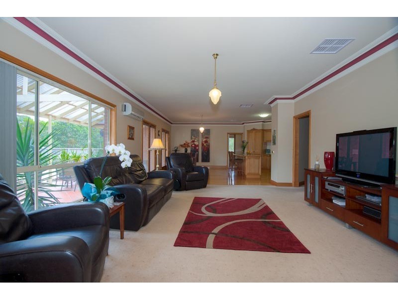 13 Swift Parrot Close, Sunbury VIC 3429