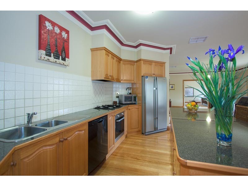 13 Swift Parrot Close, Sunbury VIC 3429