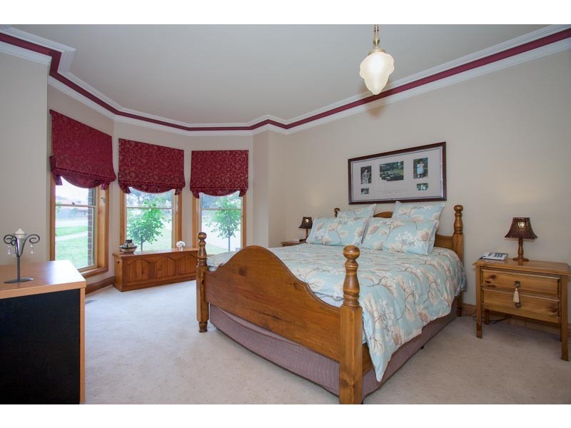 13 Swift Parrot Close, Sunbury VIC 3429
