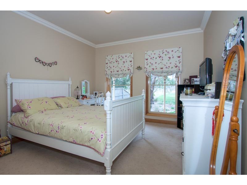 13 Swift Parrot Close, Sunbury VIC 3429