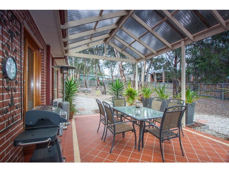 13 Swift Parrot Close, Sunbury VIC 3429
