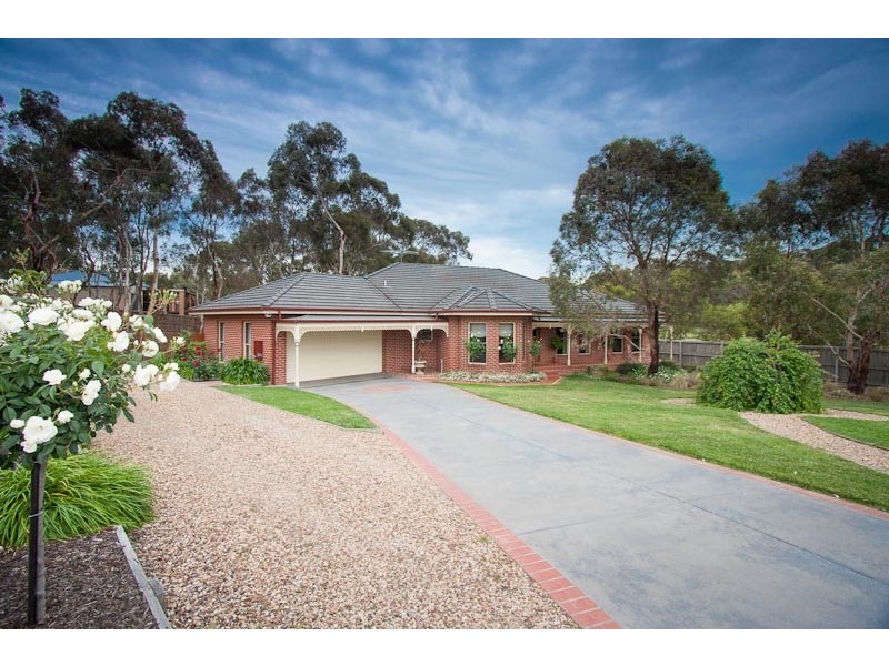 13 Swift Parrot Close, Sunbury VIC 3429