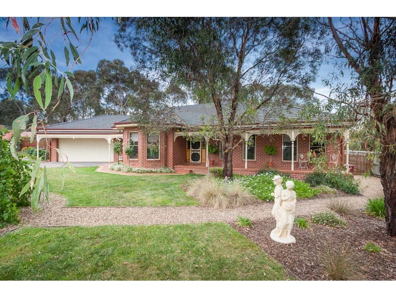 13 Swift Parrot Close, Sunbury VIC 3429