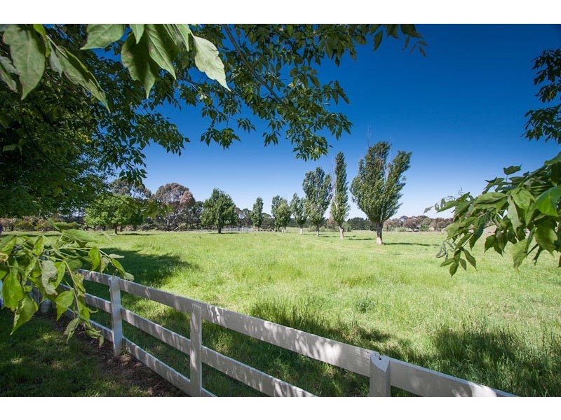 107 Stokes Lane East, Riddells Creek VIC 3431