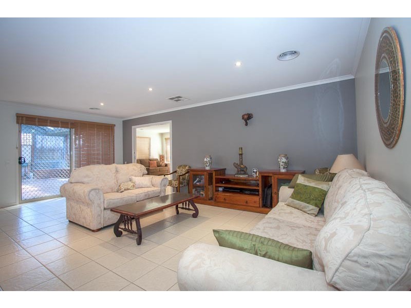 6 Hoya Place, Sunbury VIC 3429
