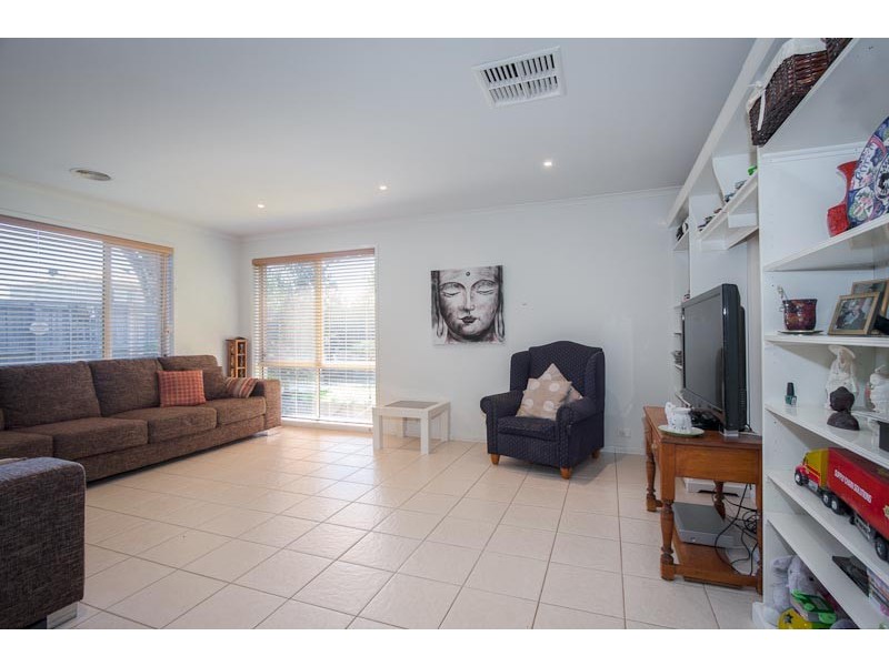 6 Hoya Place, Sunbury VIC 3429