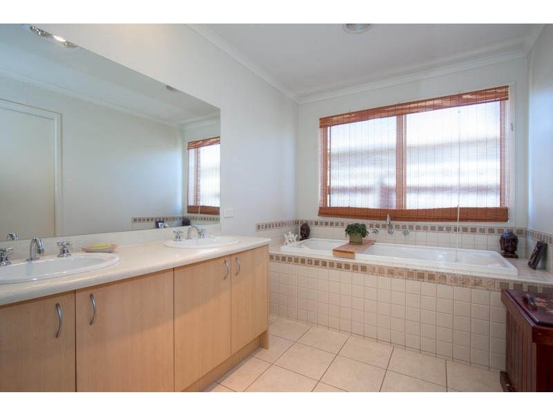 6 Hoya Place, Sunbury VIC 3429