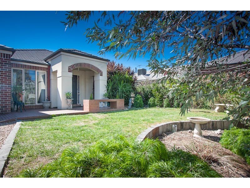 6 Hoya Place, Sunbury VIC 3429