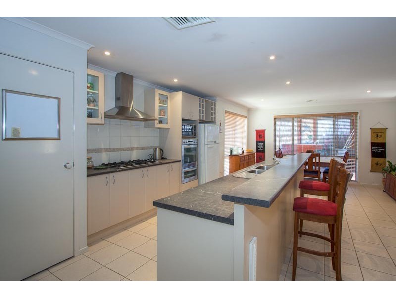 6 Hoya Place, Sunbury VIC 3429