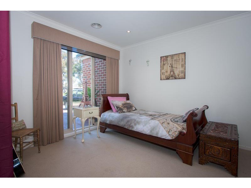 6 Hoya Place, Sunbury VIC 3429