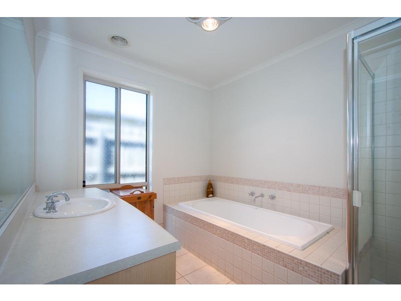 6 Hoya Place, Sunbury VIC 3429