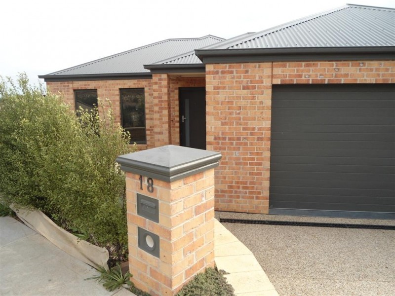 18 THE MEWS, Sunbury VIC 3429
