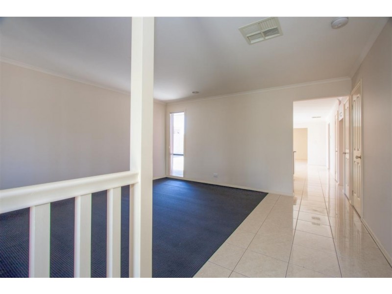 29 Fingleton Crescent, Sunbury VIC 3429