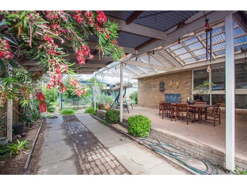 49 McKell Avenue, Sunbury VIC 3429