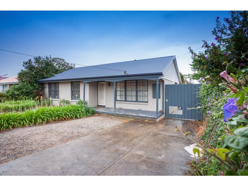 2 Dobell Avenue, Sunbury VIC 3429