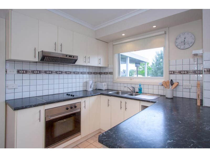 2 Dobell Avenue, Sunbury VIC 3429