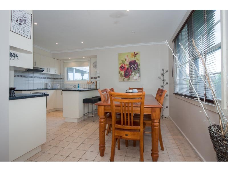 2 Dobell Avenue, Sunbury VIC 3429