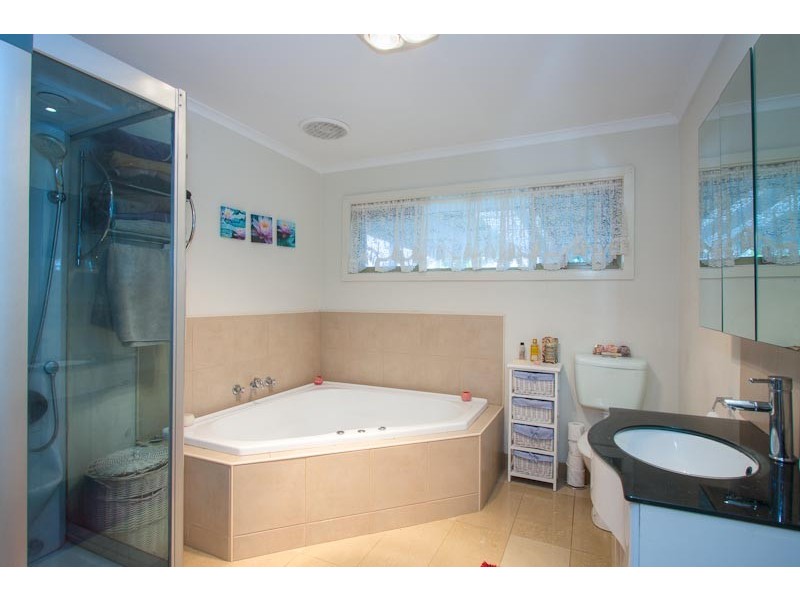 2 Dobell Avenue, Sunbury VIC 3429