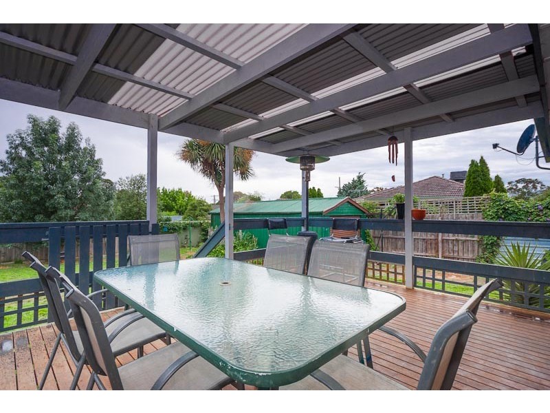 2 Dobell Avenue, Sunbury VIC 3429