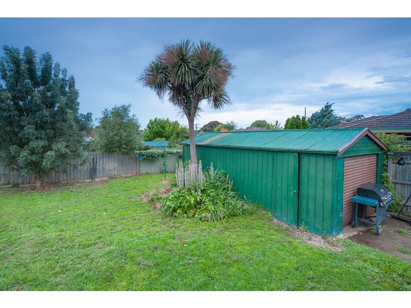 2 Dobell Avenue, Sunbury VIC 3429