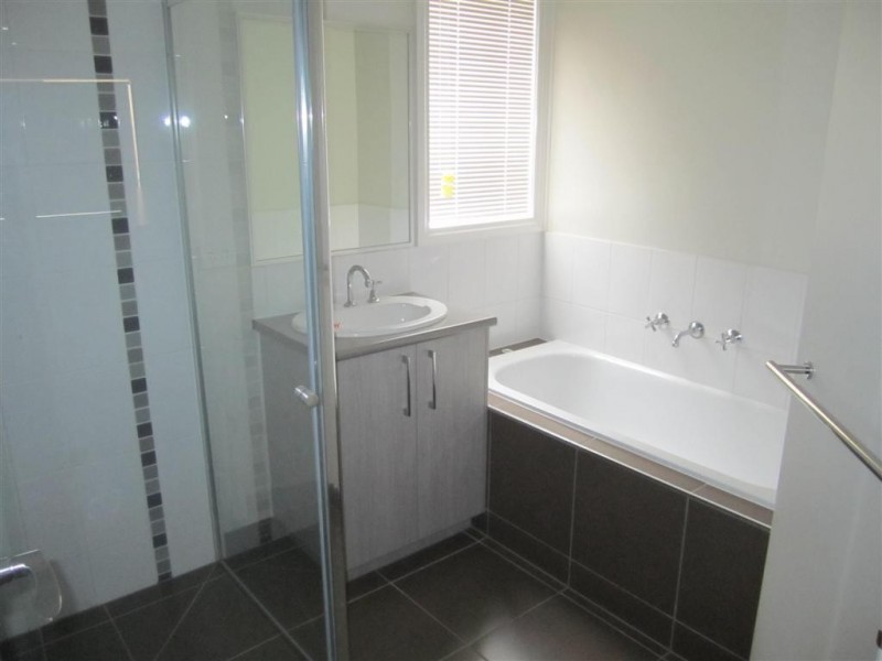 6 Langport Crescent, Sunbury VIC 3429