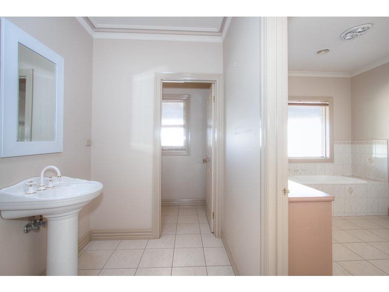 30 The Skyline, Sunbury VIC 3429