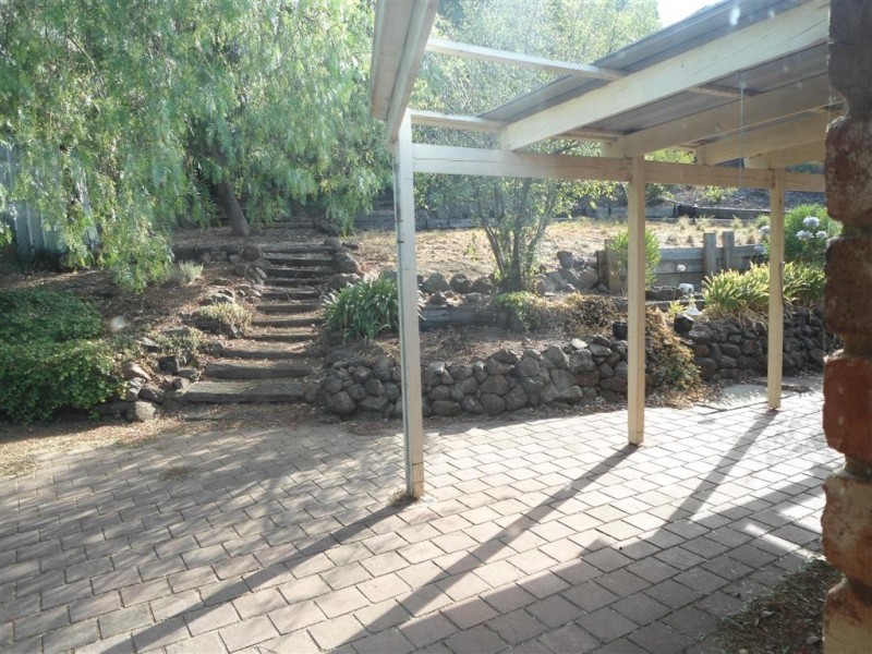 16 MAGUIRE DRIVE, Sunbury VIC 3429