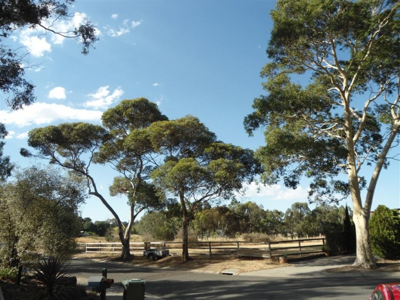 16 MAGUIRE DRIVE, Sunbury VIC 3429