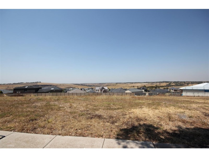 160 Belleview Drive, Sunbury VIC 3429