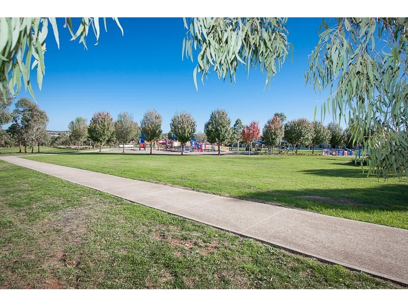 160 Belleview Drive, Sunbury VIC 3429