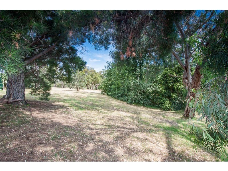 50 Higgins Avenue, Sunbury VIC 3429