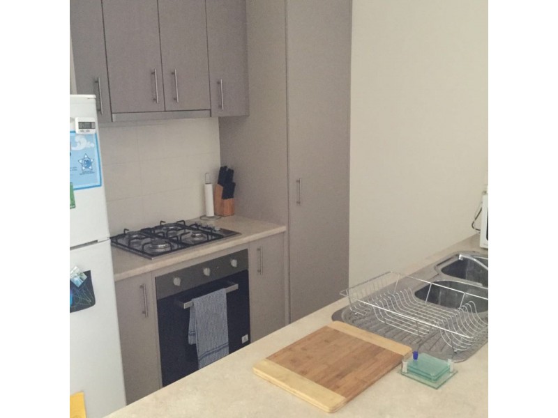 13/8 PADS WAY, Sunbury VIC 3429