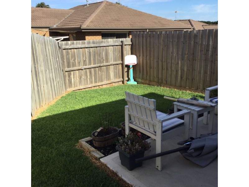 13/8 PADS WAY, Sunbury VIC 3429