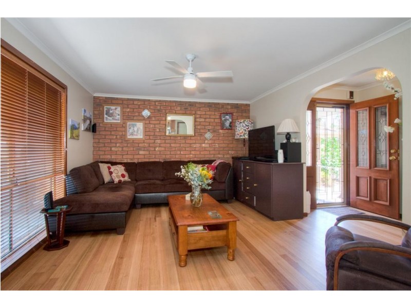 8/33-35 BARKLY STREET, Sunbury VIC 3429