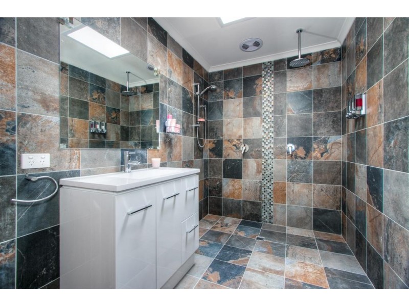 8/33-35 BARKLY STREET, Sunbury VIC 3429