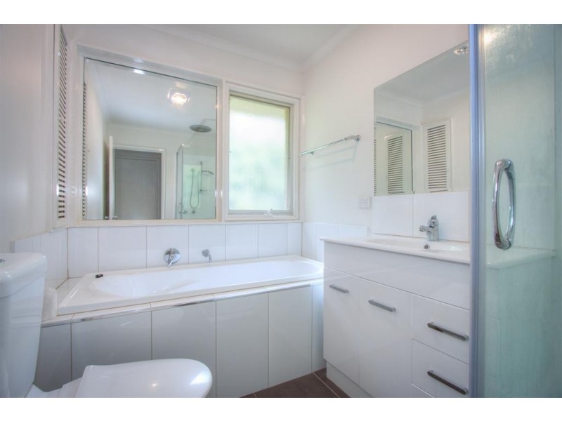 50 HIGGINS AVENUE, Sunbury VIC 3429