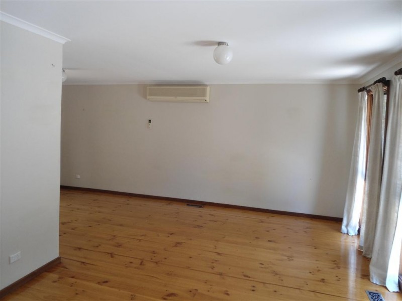 240 ELIZABETH DRIVE, Sunbury VIC 3429
