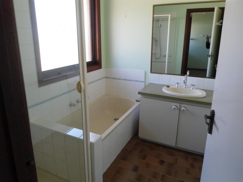 240 ELIZABETH DRIVE, Sunbury VIC 3429