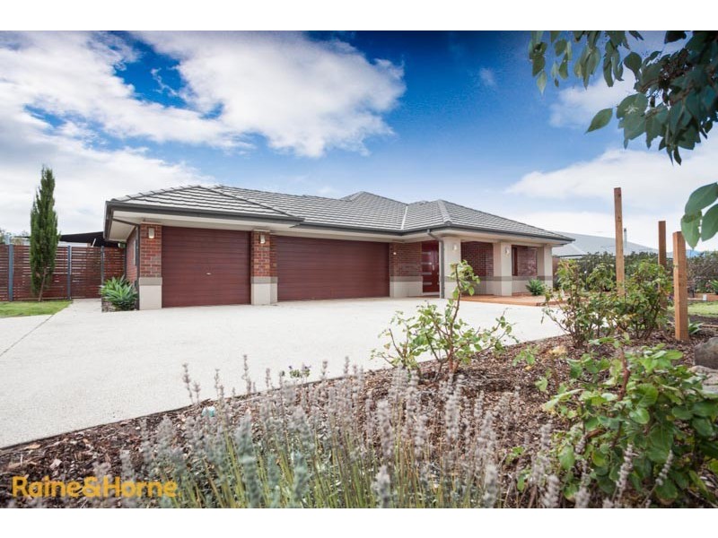 12 Berrydale Road, Sunbury VIC 3429