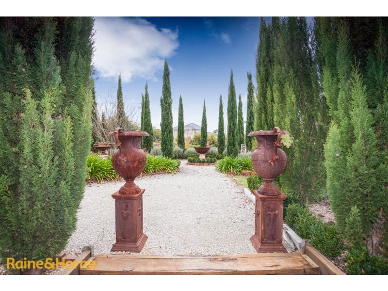 12 Berrydale Road, Sunbury VIC 3429