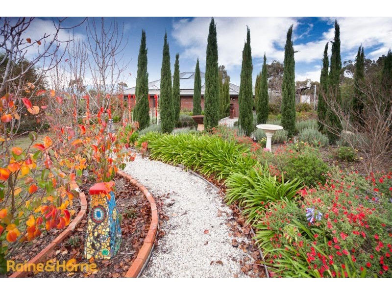 12 Berrydale Road, Sunbury VIC 3429