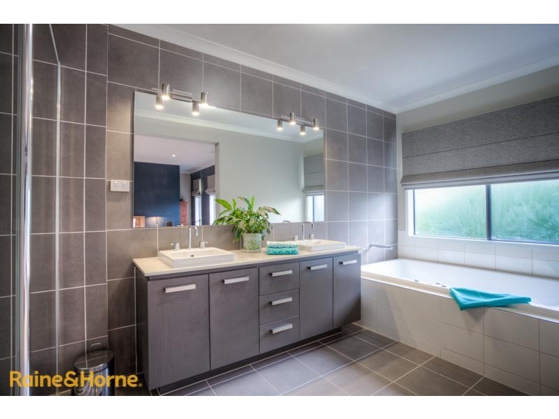 12 Berrydale Road, Sunbury VIC 3429