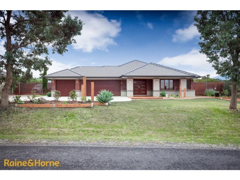 12 Berrydale Road, Sunbury VIC 3429