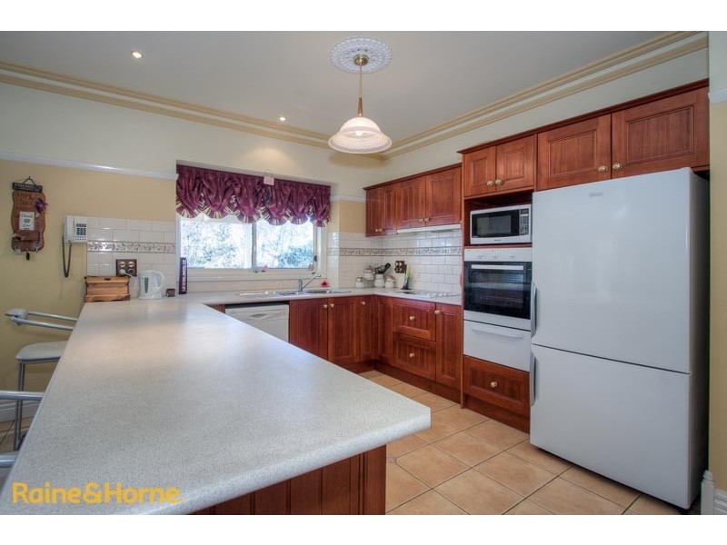 2 Macdonald Place, Sunbury VIC 3429