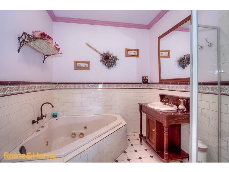 2 Macdonald Place, Sunbury VIC 3429