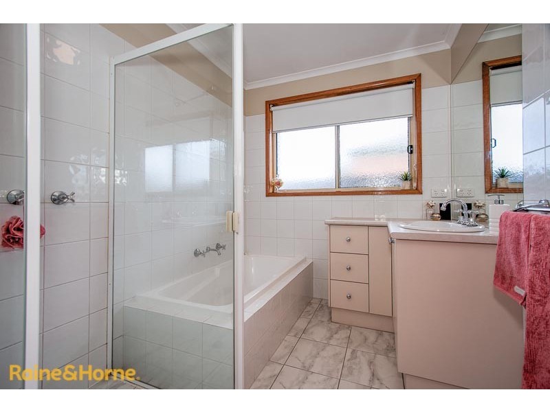 26 Burge Drive, Sunbury VIC 3429