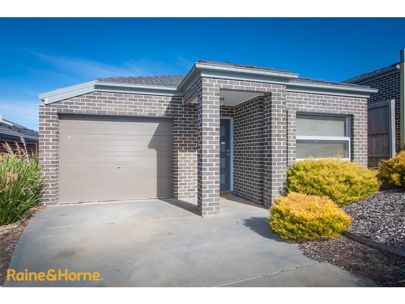 2/40 Lalor Crescent, Sunbury VIC 3429