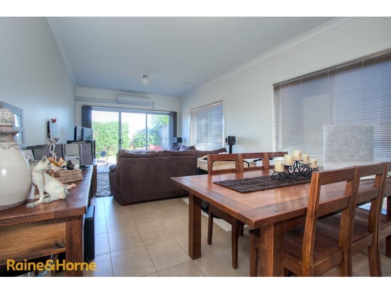 2/40 Lalor Crescent, Sunbury VIC 3429