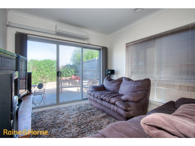 2/40 Lalor Crescent, Sunbury VIC 3429