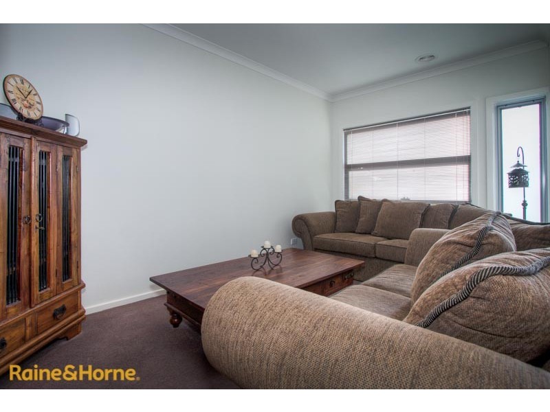 2/40 Lalor Crescent, Sunbury VIC 3429
